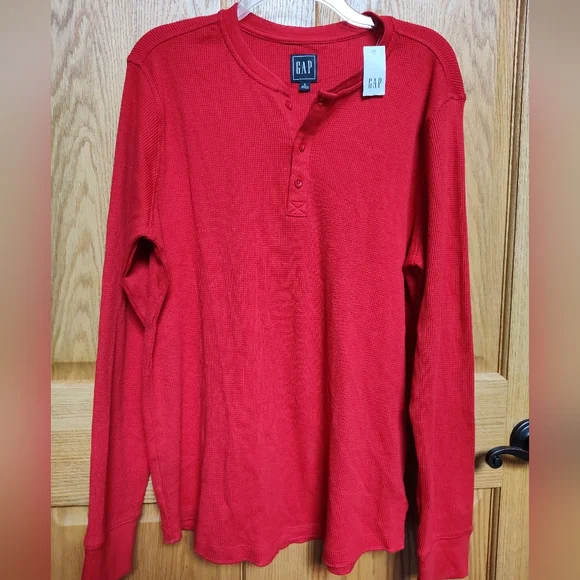 NWT GAP Men's Red Waffle Henley Shirt - Picture 1 of 4